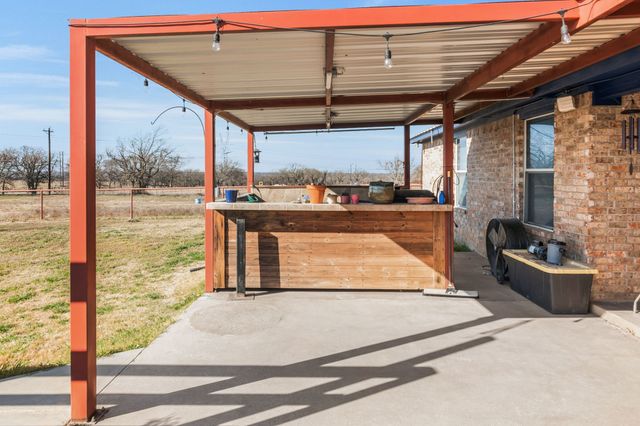 2366 County Road 1370, Alvord, TX 76225