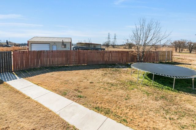 2366 County Road 1370, Alvord, TX 76225