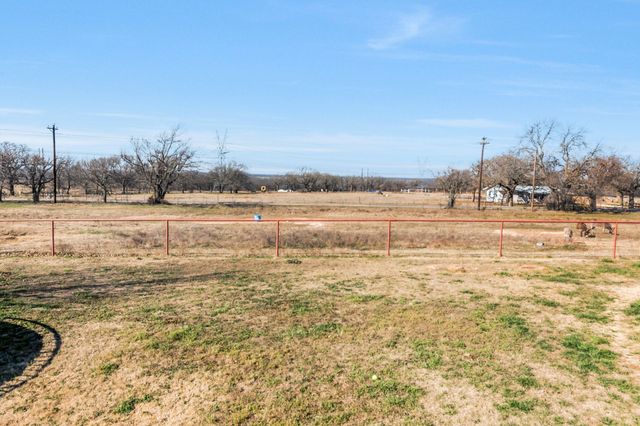 2366 County Road 1370, Alvord, TX 76225