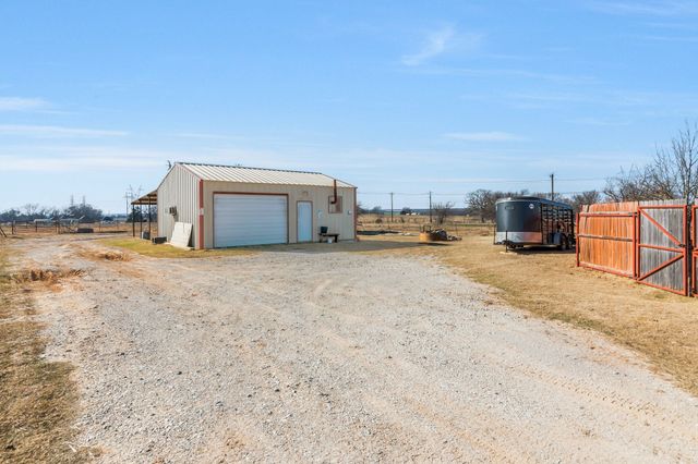 2366 County Road 1370, Alvord, TX 76225