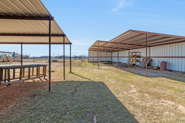 2366 County Road 1370, Alvord, TX 76225