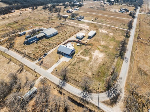2366 County Road 1370, Alvord, TX 76225