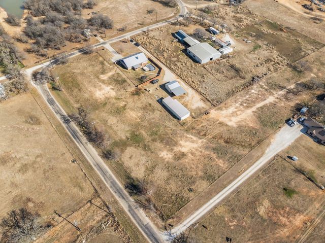 2366 County Road 1370, Alvord, TX 76225