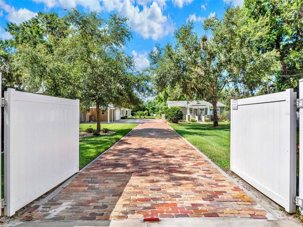 16210 LAKE SAUNDERS DRIVE, Tavares, FL 32778