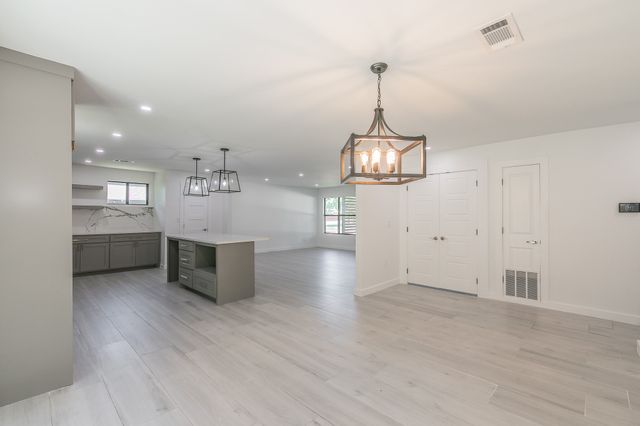 13516 Spring Grove Avenue, Dallas, TX 75240