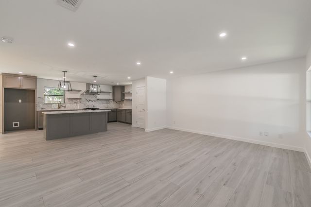 13516 Spring Grove Avenue, Dallas, TX 75240