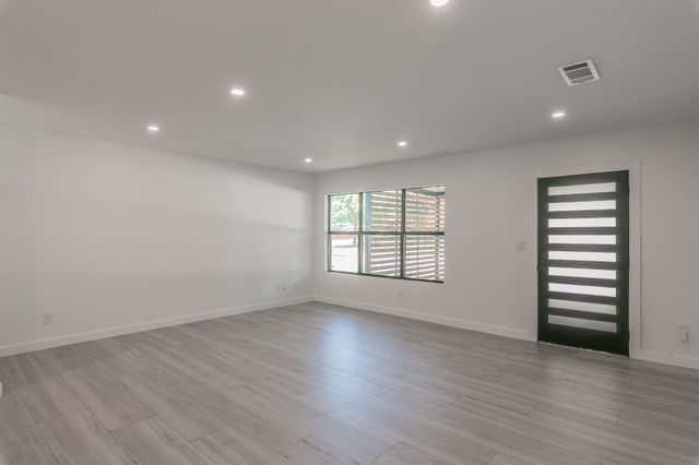 13516 Spring Grove Avenue, Dallas, TX 75240