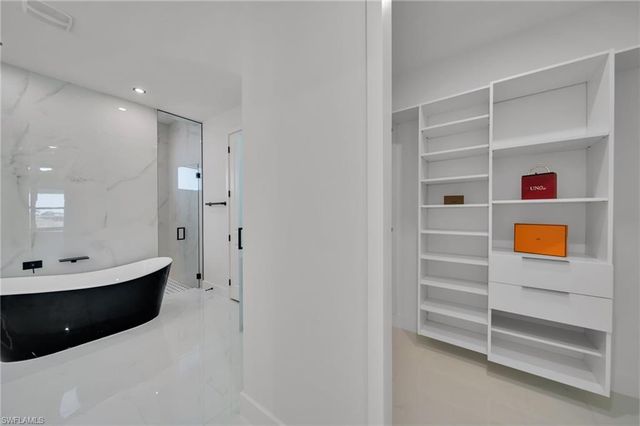 323 NW 11th TER, Cape Coral, FL 33993