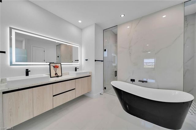 323 NW 11th TER, Cape Coral, FL 33993