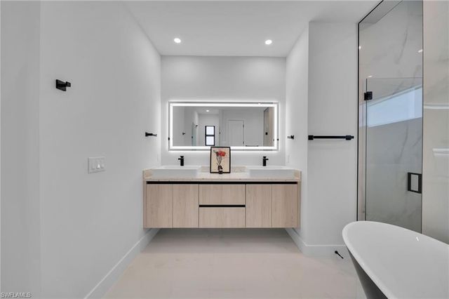 323 NW 11th TER, Cape Coral, FL 33993