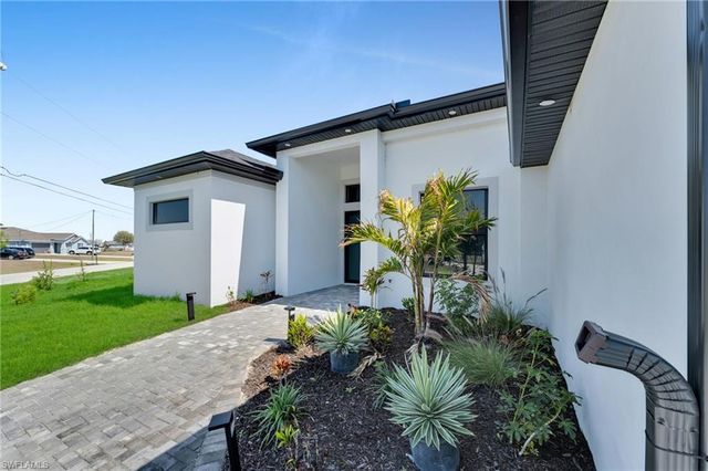 323 NW 11th TER, Cape Coral, FL 33993