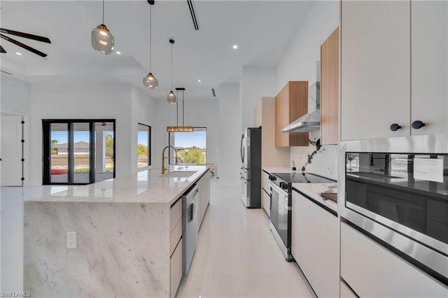 323 NW 11th TER, Cape Coral, FL 33993