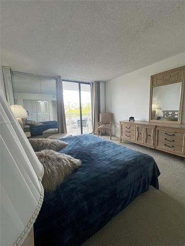 3701 N Country Club Dr 201, Aventura, FL 33180