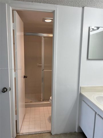 3701 N Country Club Dr 201, Aventura, FL 33180