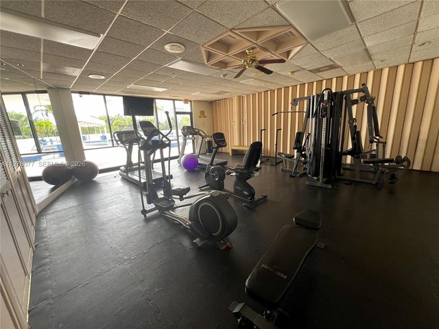 3701 N Country Club Dr 201, Aventura, FL 33180