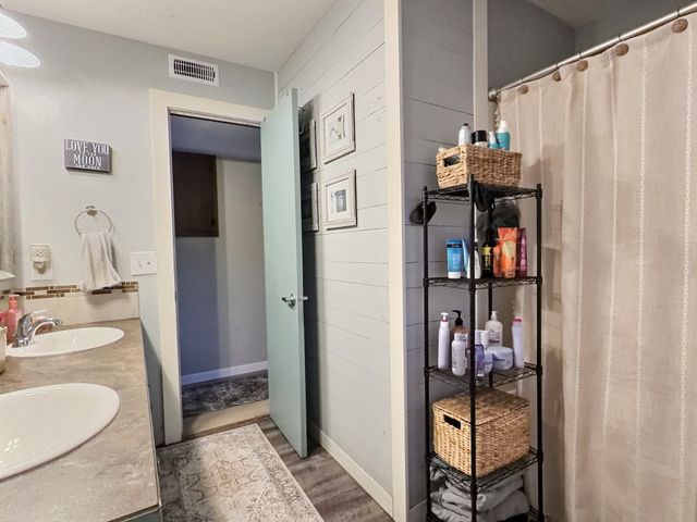 818 E Greenway Ct., Derby, KS 67037