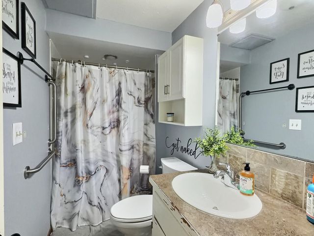 818 E Greenway Ct., Derby, KS 67037