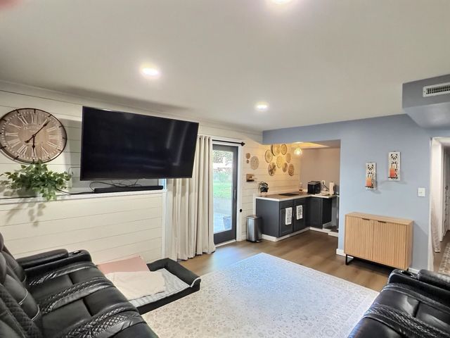 818 E Greenway Ct., Derby, KS 67037
