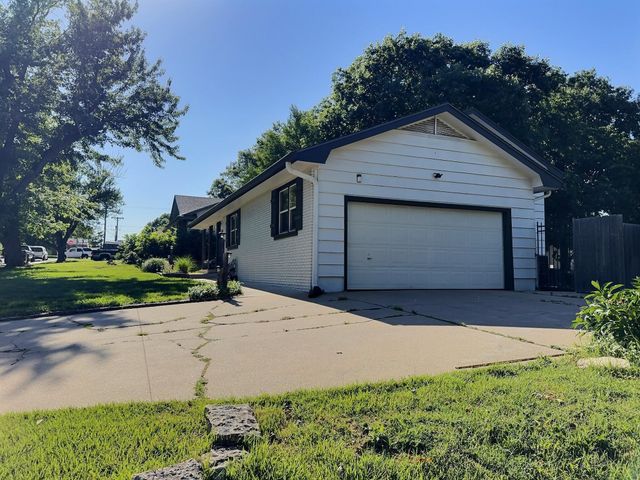 818 E Greenway Ct., Derby, KS 67037