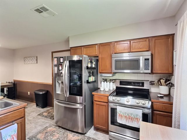 818 E Greenway Ct., Derby, KS 67037
