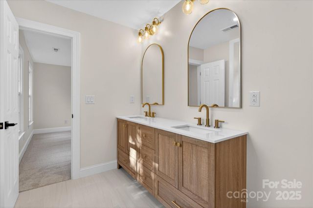 10409 Balmoral Circle, Charlotte, NC 28210