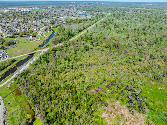 2006 St Louis Canal Road, Houma, LA 70364