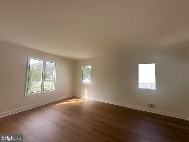 24 PULLMAN LOOP, Dayton, NJ 08810