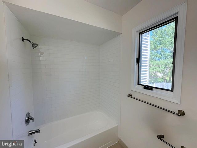 24 PULLMAN LOOP, Dayton, NJ 08810