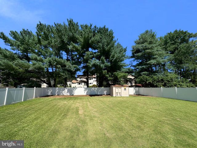 24 PULLMAN LOOP, Dayton, NJ 08810