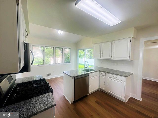 24 PULLMAN LOOP, Dayton, NJ 08810