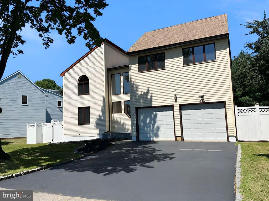 24 PULLMAN LOOP, Dayton, NJ 08810