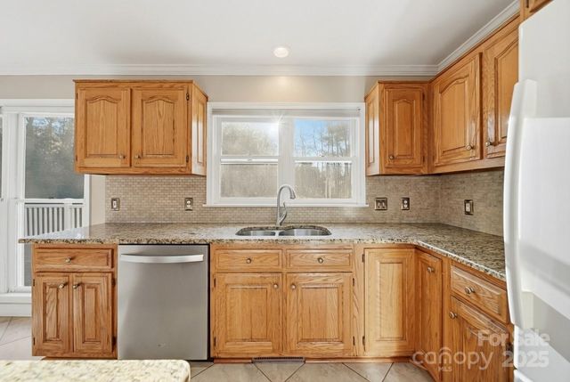 133 37th Avenue Place NW, Hickory, NC 28601