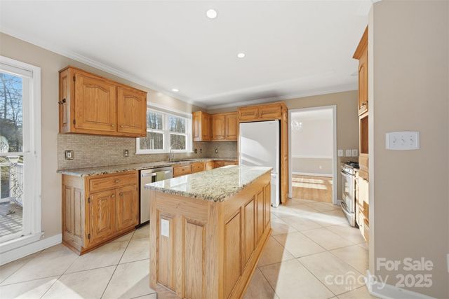 133 37th Avenue Place NW, Hickory, NC 28601