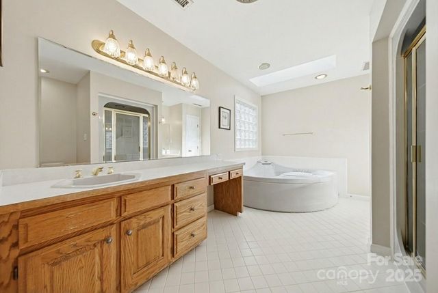 133 37th Avenue Place NW, Hickory, NC 28601