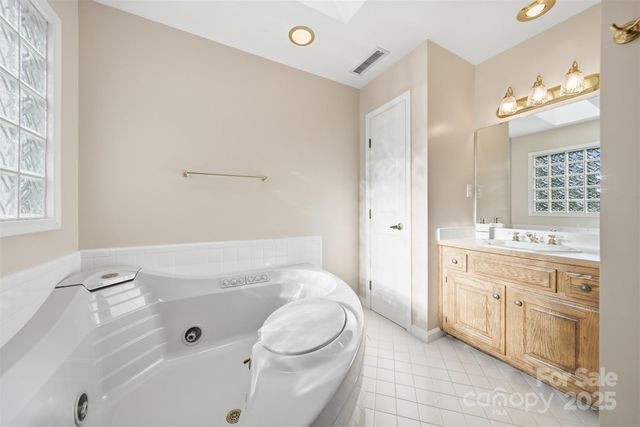 133 37th Avenue Place NW, Hickory, NC 28601