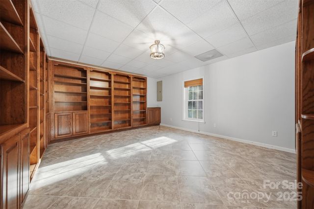 133 37th Avenue Place NW, Hickory, NC 28601