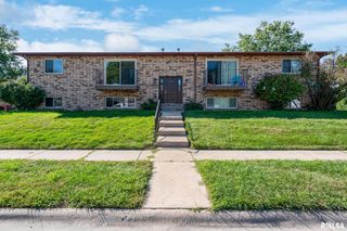 310 30th Avenue Ct Apt 5, Moline, IL 61265