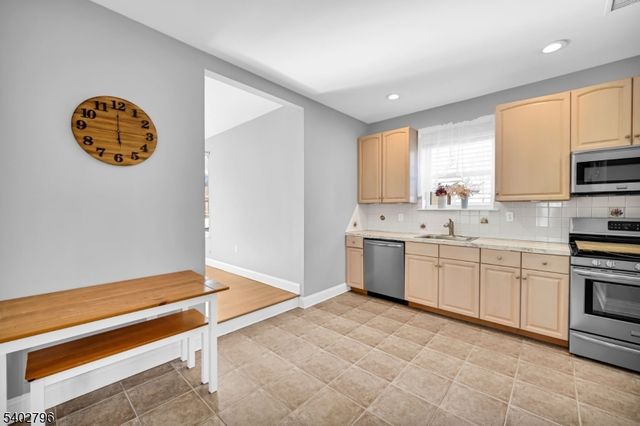 48 Main Ave, Wallington Boro, NJ 07057