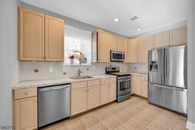 48 Main Ave, Wallington Boro, NJ 07057