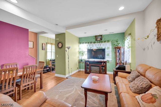 48 Main Ave, Wallington Boro, NJ 07057