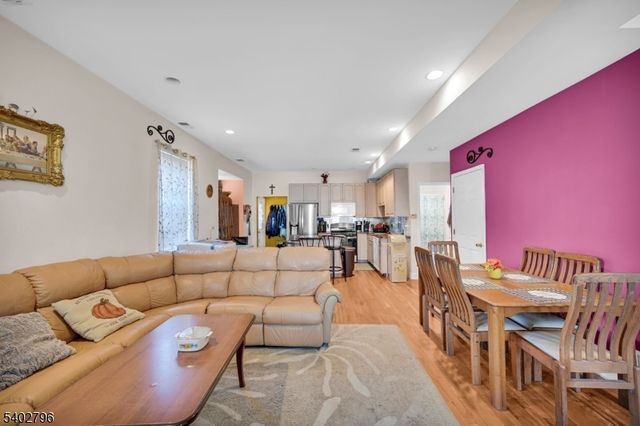 48 Main Ave, Wallington Boro, NJ 07057