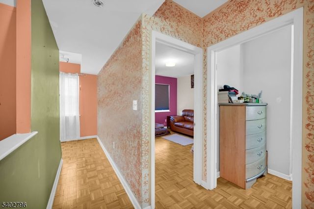 48 Main Ave, Wallington Boro, NJ 07057