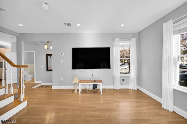 48 Main Ave, Wallington Boro, NJ 07057