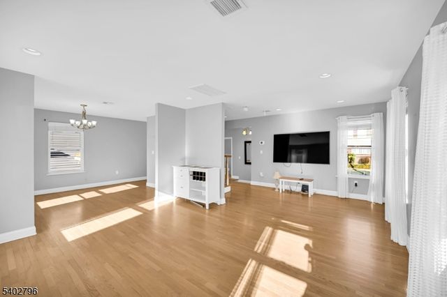 48 Main Ave, Wallington Boro, NJ 07057