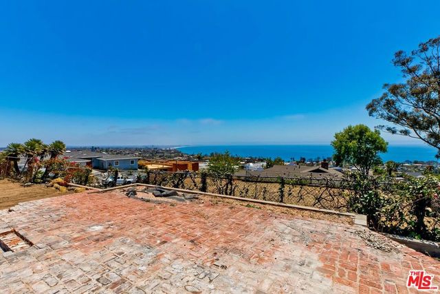 737 Enchanted Way, Pacific Palisades, CA 90272