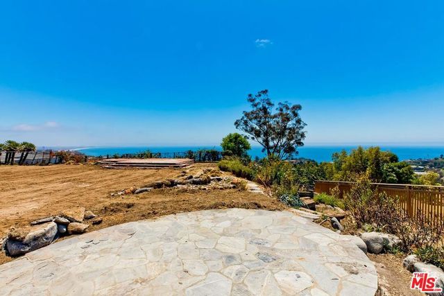 737 Enchanted Way, Pacific Palisades, CA 90272