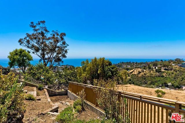737 Enchanted Way, Pacific Palisades, CA 90272