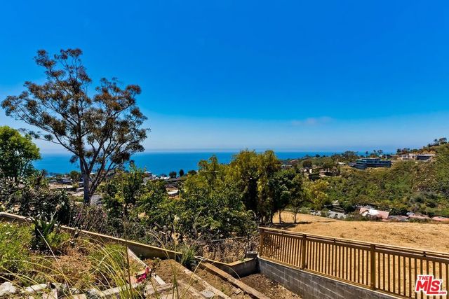 737 Enchanted Way, Pacific Palisades, CA 90272