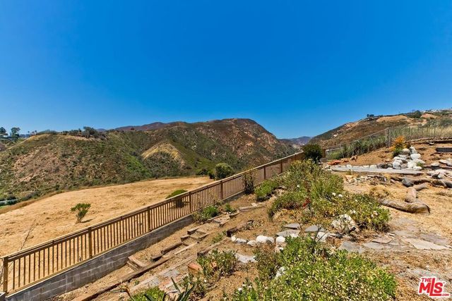 737 Enchanted Way, Pacific Palisades, CA 90272