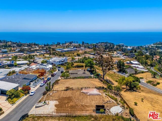 737 Enchanted Way, Pacific Palisades, CA 90272